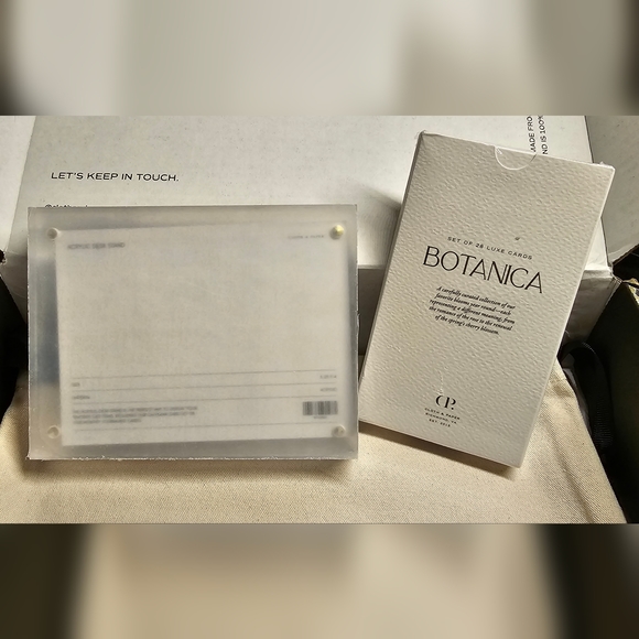 Cloth and Paper Acrylic Desk Stand - Magnetic Floating Frame 35 - Picture 12 of 12